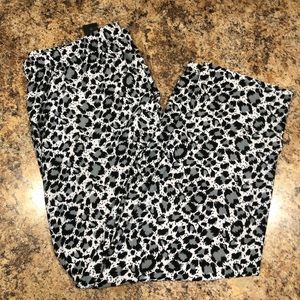 One Size Super Soft Spring Capri Leggings!!